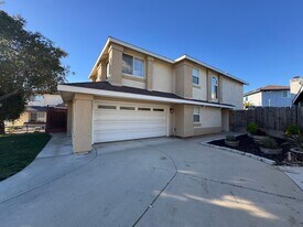 1371 Blossom Dr in Santa Maria, CA - Building Photo