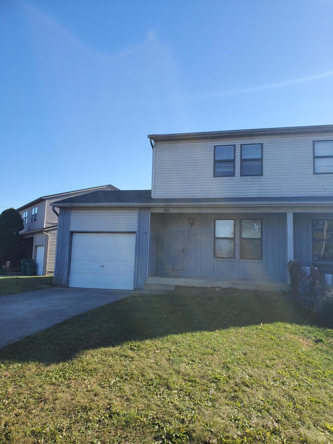 2047 Bridlewood Blvd in Obetz, OH - Foto de edificio - Building Photo