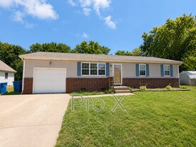 307 S Summit St in Carl Junction, MO - Building Photo