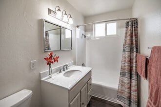 Somerset plaza in Bellflower, CA - Foto de edificio - Interior Photo