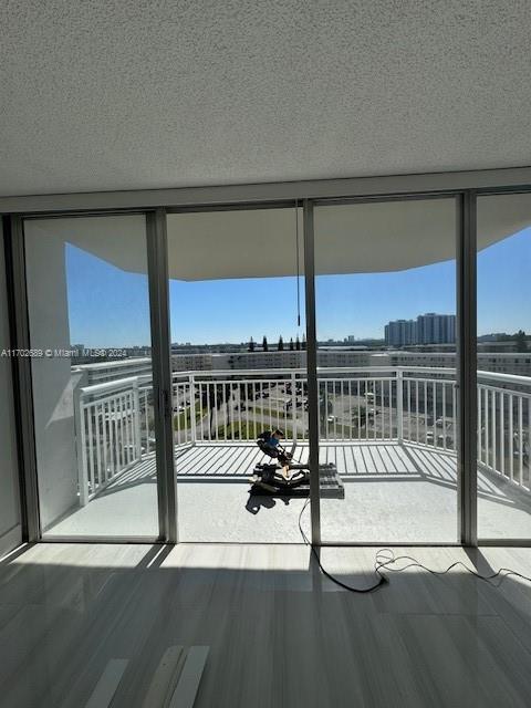 18021 Biscayne Blvd in Aventura, FL - Building Photo - Building Photo