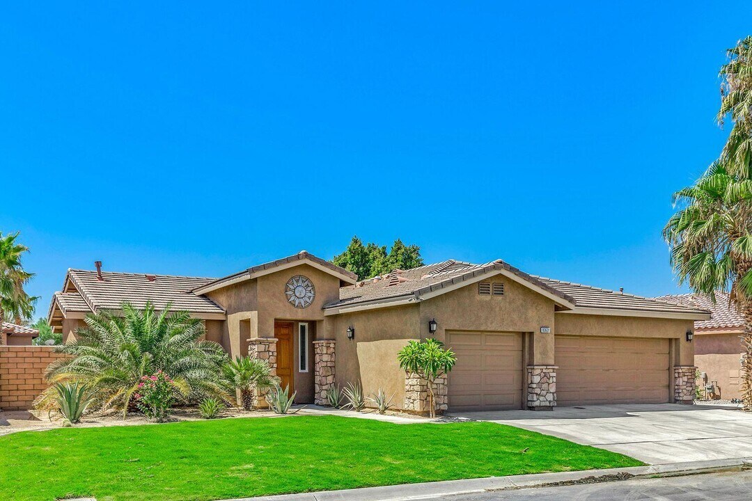 83631 Himalaya Dr in Indio, CA - Building Photo