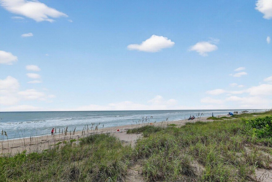 10310 S Ocean Dr, Unit 610 in Jensen Beach, FL - Building Photo