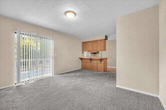 14995 SW Daphne Ct in Beaverton, OR - Foto de edificio - Building Photo