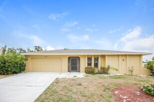 2123 SE 3rd St in Cape Coral, FL - Building Photo