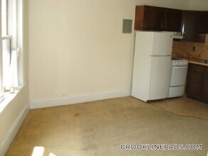 1223 Beacon St in Brookline, MA - Building Photo - Building Photo