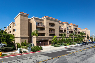 Five Points Seniors in Huntington Beach, CA - Building Photo - Building Photo