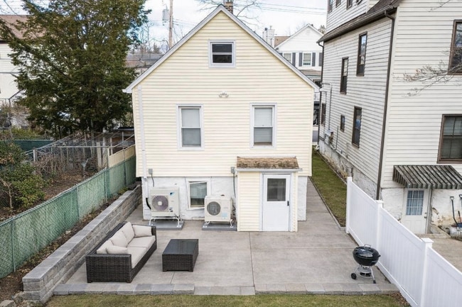 49 High St, Unit 49 High St in Rye, NY - Foto de edificio - Building Photo