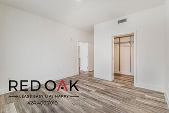 5727 La Mirada Ave in Los Angeles, CA - Building Photo - Building Photo