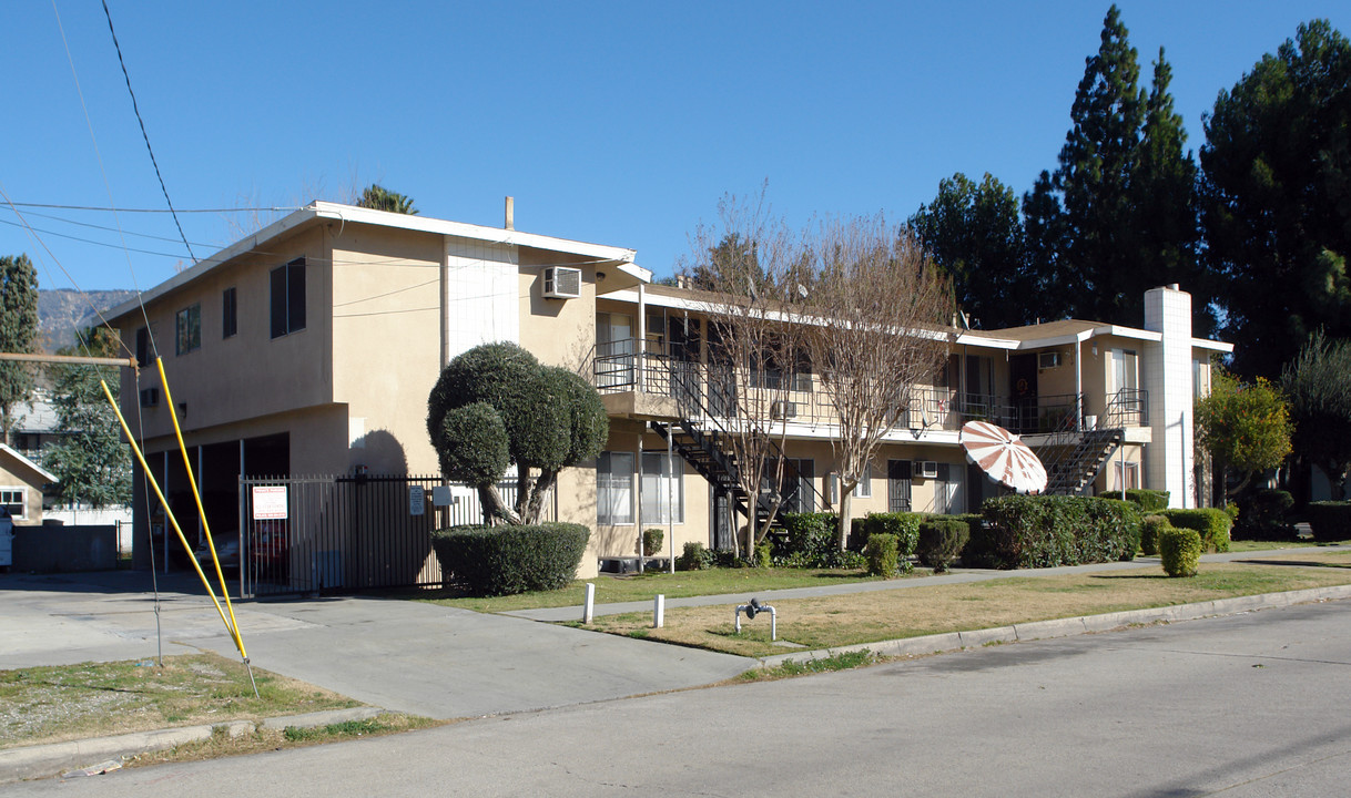 502 W 34th St in San Bernardino, CA - Foto de edificio