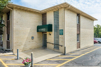 Executive East Apartments in Monona, WI - Foto de edificio - Building Photo