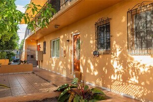 1250 SW 4th St in Miami, FL - Building Photo