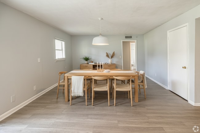 Cedar Creek Villas in Jacksonville, FL - Foto de edificio - Building Photo