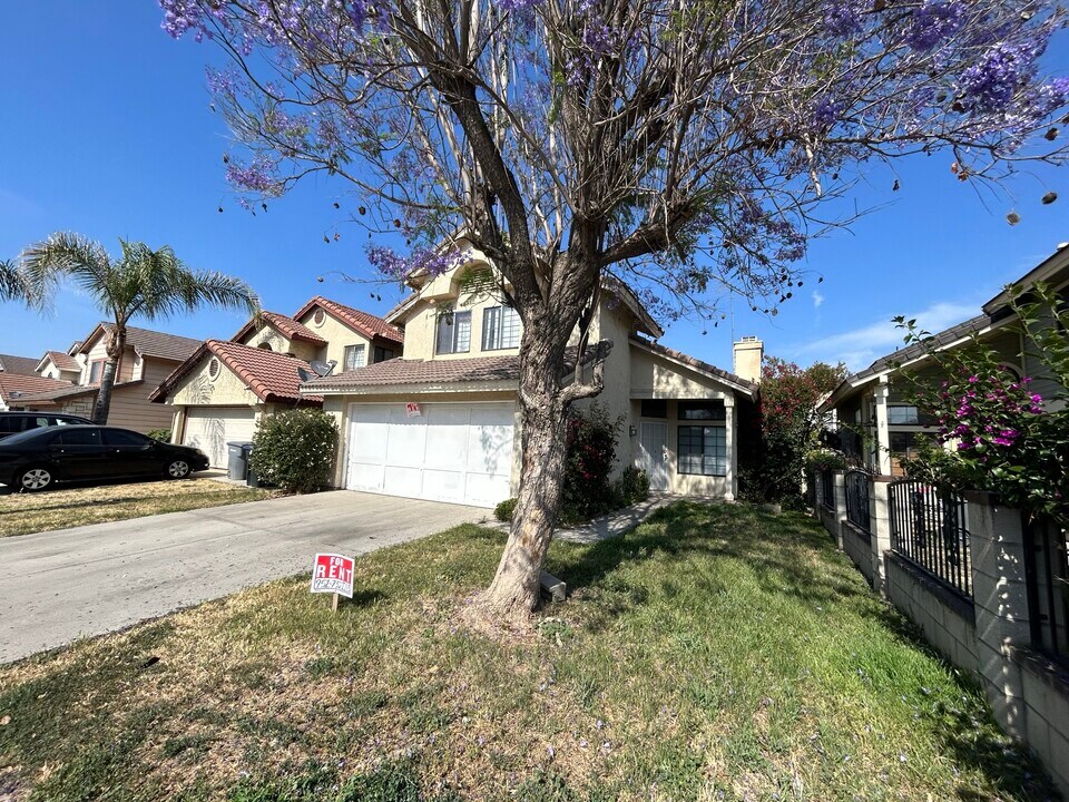 1523 Heirloom Ave in Perris, CA - Building Photo