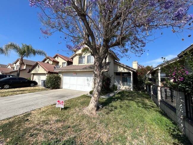 property at 1523 Heirloom Ave