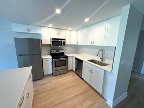 6057 Carlton Ave in Sarasota, FL - Building Photo - Building Photo