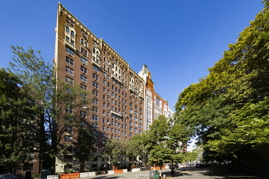 40 W 77th St in New York, NY - Foto de edificio