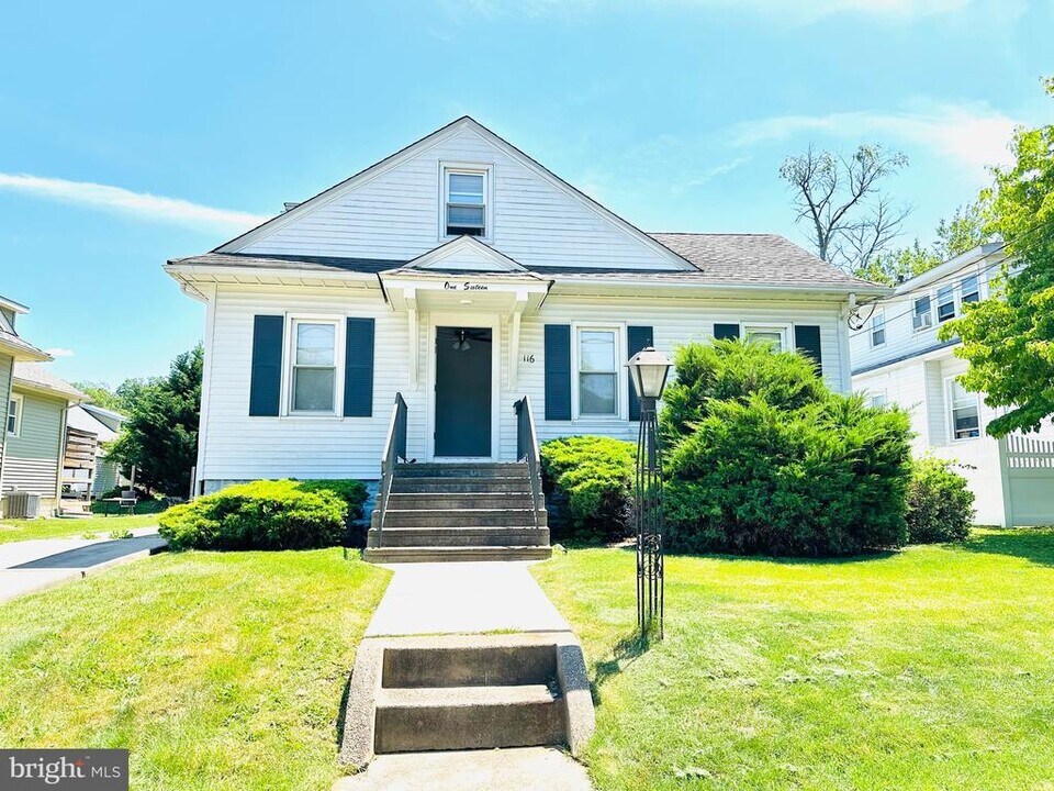 116-E E Clinton Ave in Haddon Township, NJ - Foto de edificio