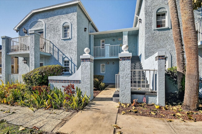 property at 1620 SE Green Acres Cir