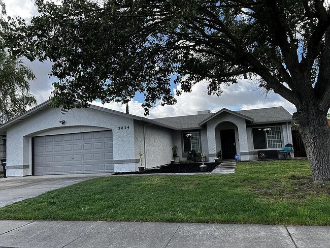 property at 3824 Hollywood Dr