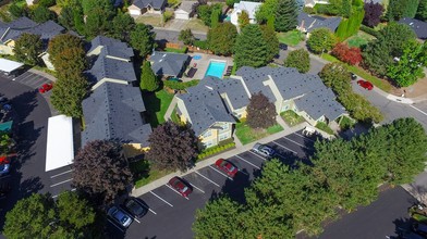 Commons at Hawthorn Village Apartments in Hillsboro, OR - Foto de edificio - Building Photo