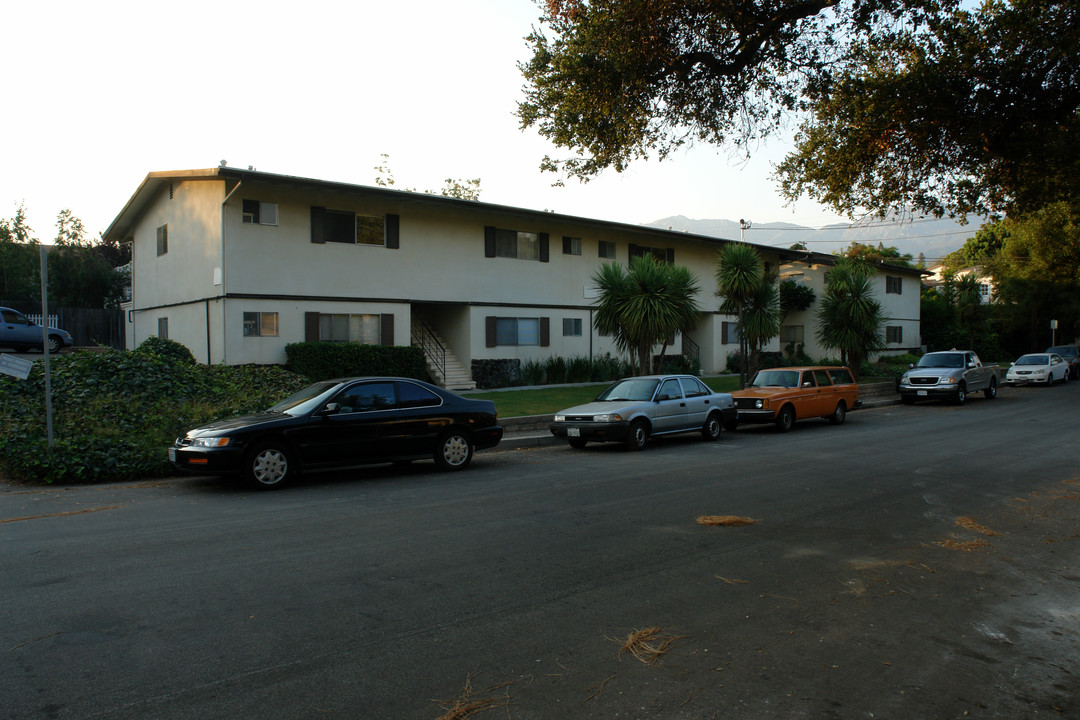 114 W Padre St in Santa Barbara, CA - Building Photo