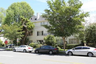 200 S Spalding Dr in Beverly Hills, CA - Foto de edificio - Building Photo