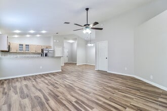 1318 Brahma Dr in Valrico, FL - Foto de edificio - Building Photo