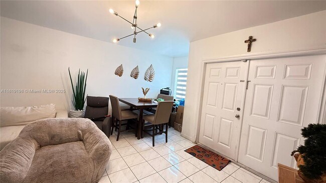9149 NW 119th Terrace in Hialeah Gardens, FL - Building Photo - Building Photo