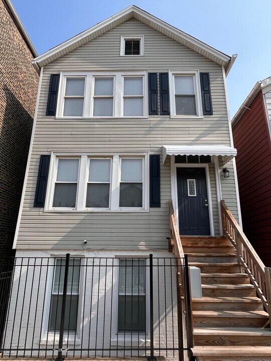 1518 W Augusta Blvd, Unit 3 in Chicago, IL - Building Photo