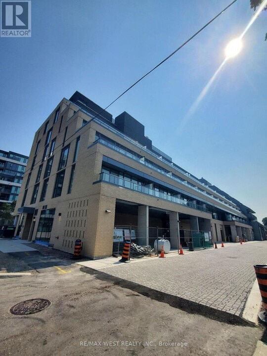 6 Chartwell Rd in Toronto, ON - Building Photo