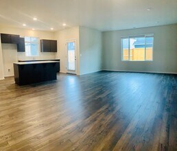 4745 Navigation Ave NE in Salem, OR - Building Photo - Building Photo