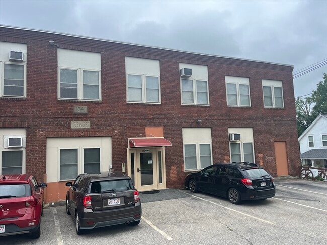 205 Chapin St in Southbridge, MA - Building Photo - Building Photo