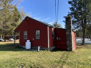 231 Cottage Ln in Cresco, PA - Building Photo - Building Photo