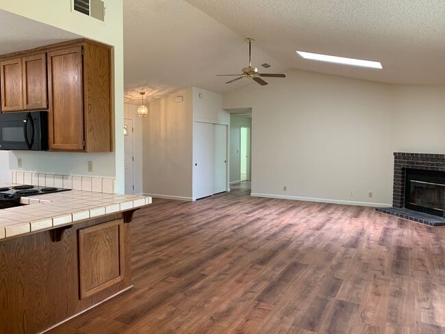 8011 Garryanna Dr in Citrus Heights, CA - Building Photo - Building Photo