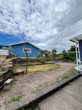 3935 Southwood St in Burnaby, BC - Building Photo - Building Photo