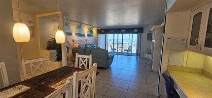 10355 Paradise Blvd in Treasure Island, FL - Building Photo - Building Photo