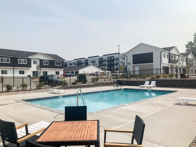 District 42 Apartments & Townhomes in Sioux City, IA - Foto de edificio - Building Photo