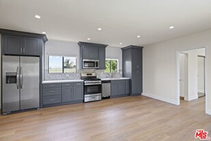 2001 Penmar Ave in Los Angeles, CA - Building Photo