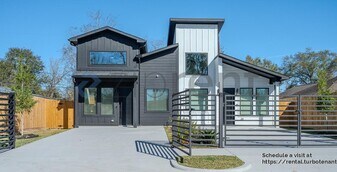 5029 Van Fleet St in Houston, TX - Building Photo