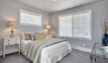 7555 17th Ave NW in Seattle, WA - Foto de edificio - Building Photo