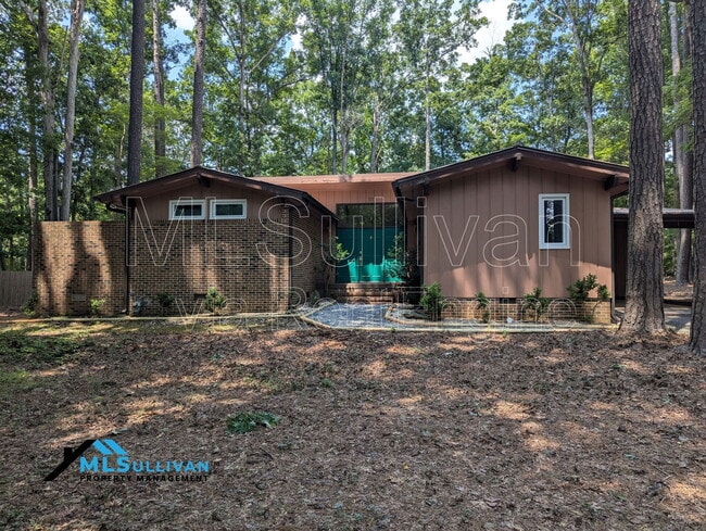 111 Virginia Dr in Chapel Hill, NC - Building Photo - Building Photo