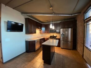 1810 3rd Ave, Unit 1 in Rock Island, IL - Foto de edificio - Building Photo