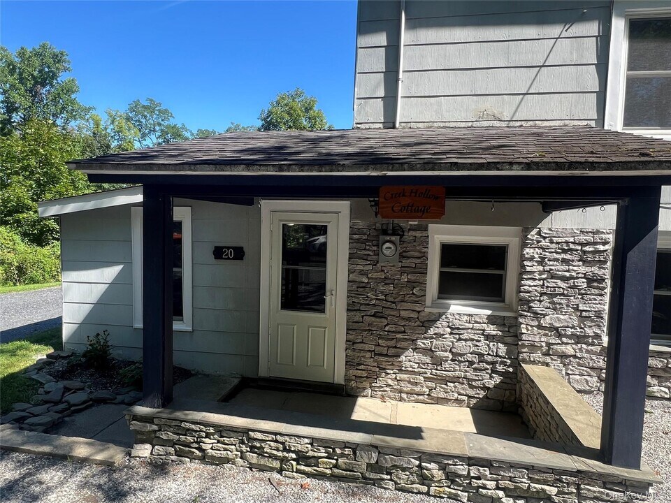 20 North St in Cornwall, NY - Building Photo