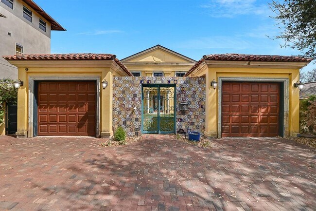 504 Sunny Ln in Austin, TX - Building Photo - Building Photo