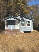 1320 Johnston St in Jackson, MS - Building Photo