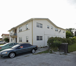 Safer Apartments in Miami, FL - Foto de edificio - Building Photo