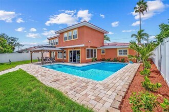 325 W Martin Luther King Jr Dr in Tarpon Springs, FL - Building Photo - Building Photo