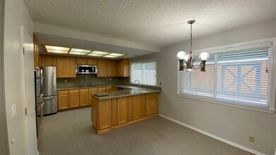 4816 Rocklin Dr in Union City, CA - Foto de edificio - Building Photo