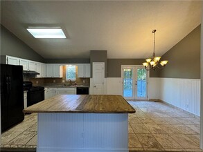405 White Pines Dr in Dallas, GA - Foto de edificio - Building Photo